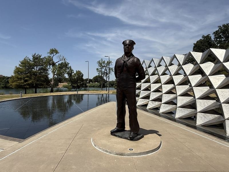 The Sailor at the Bow — Nine feet of bronze, facing the river