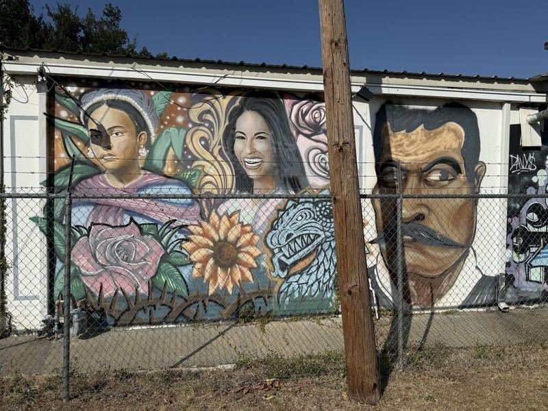 254 South Waco — Portrait wall and graffiti piece, Waco, Texas