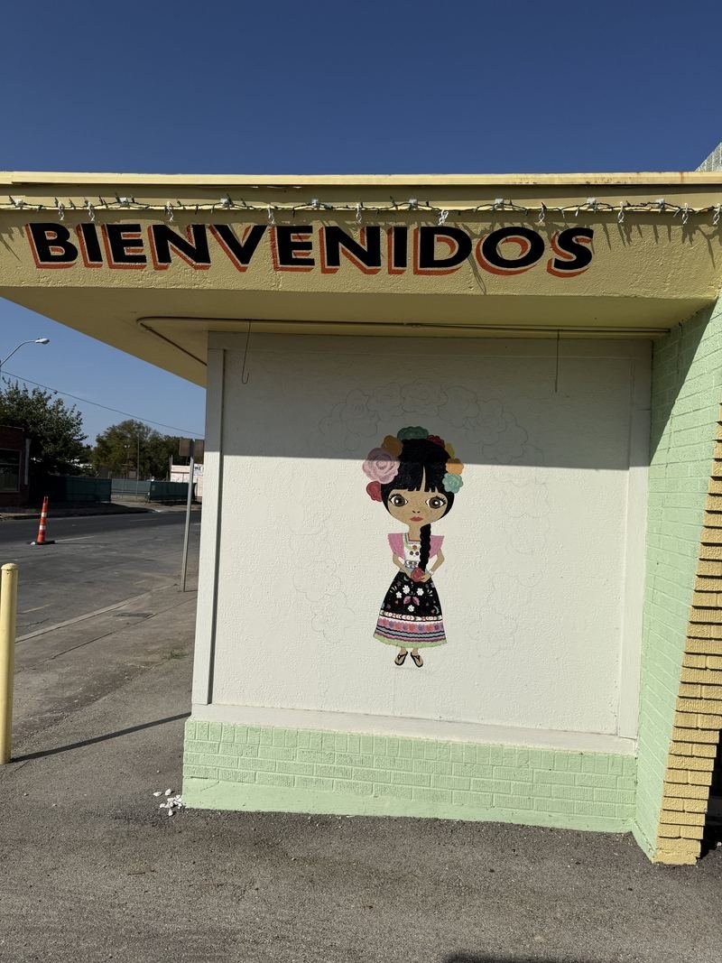 Bienvenidos — Painted welcome, Waco, Texas