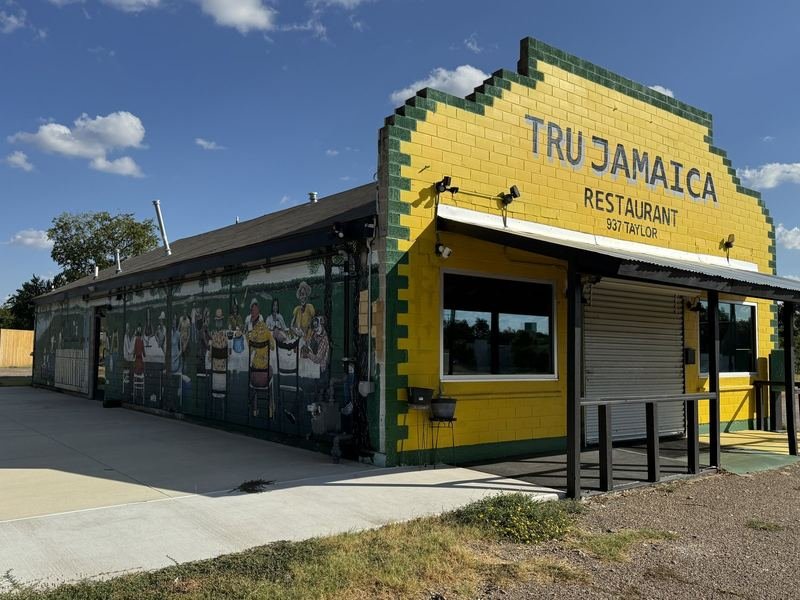 The Long Table on Taylor Street — Tru Jamaica, 937 Taylor, with the mural down the side