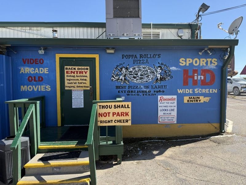 Vaudeville, With Extra Cheese — The Poppa Rollo's Pizza comedy compound, Waco, Texas