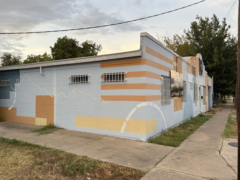 The Squiggle on the Rogue Building — The back corner from the grass