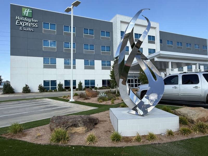 The Flame Made of Mirrors — sculpture in Waco, Texas