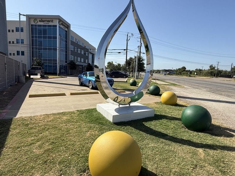 The Drop on the Circle — sculpture in Waco, Texas