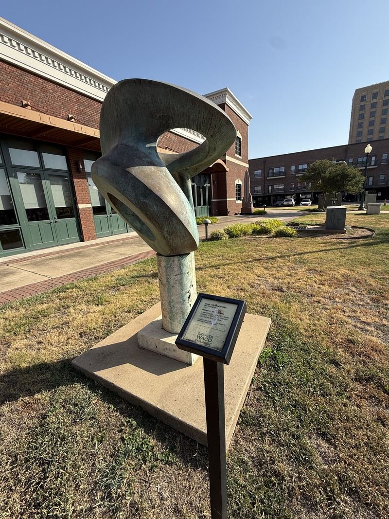 The Wave You Can't Unknot — Spadix, Waco, Texas